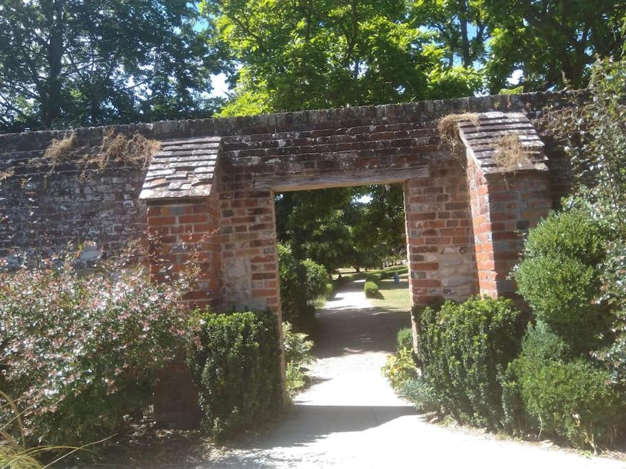 Welcoming Cottage In Chichester Near City Centre 外观 照片